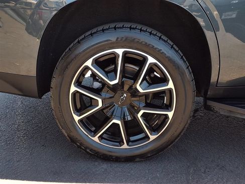 Used 2021 Chevrolet Tahoe RST w/ Luxury Package RWD image 4