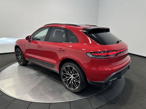 Certified 2026 Porsche Macan AWD/4WD image 3