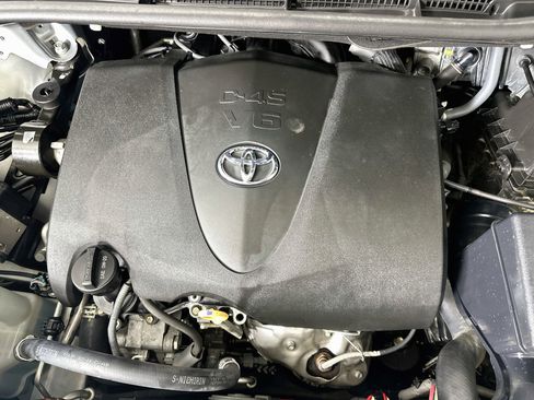 Used 2020 Toyota Sienna XLE FWD image 32