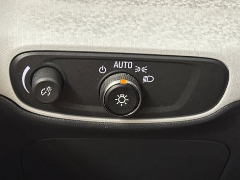 Used 2020 Chevrolet Bolt LT image 18