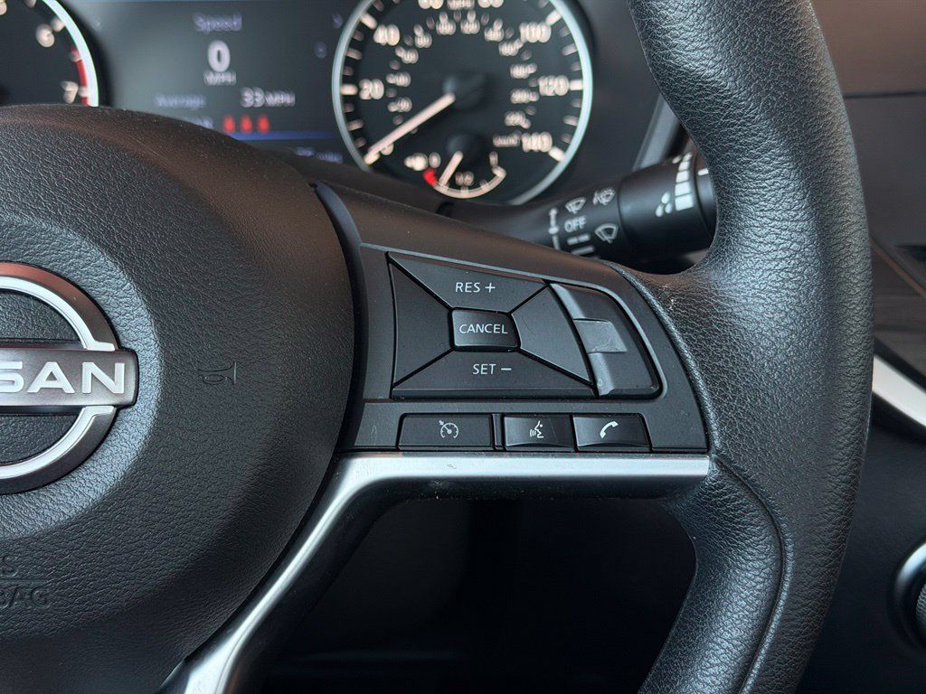 Used 2025 Nissan Altima 2.5 SV FWD image 25