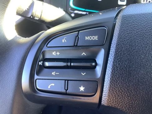 Certified 2024 Hyundai Venue Limited image 21