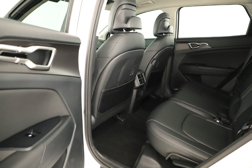 Used 2026 Kia Sportage EX FWD image 26