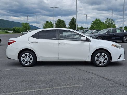 Used 2016 Toyota Corolla LE FWD image 10