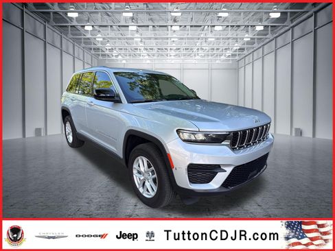 Used 2023 Jeep Grand Cherokee Laredo X AWD/4WD image 1