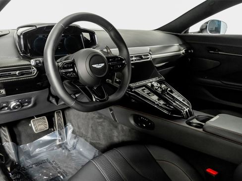 Used 2025 Aston Martin V8 Vantage Coupe RWD image 2