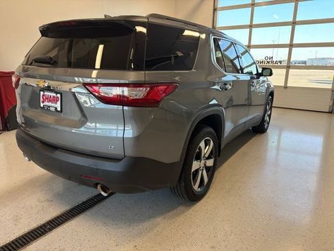 Used 2020 Chevrolet Traverse LT w/ LT Premium Package AWD/4WD image 7