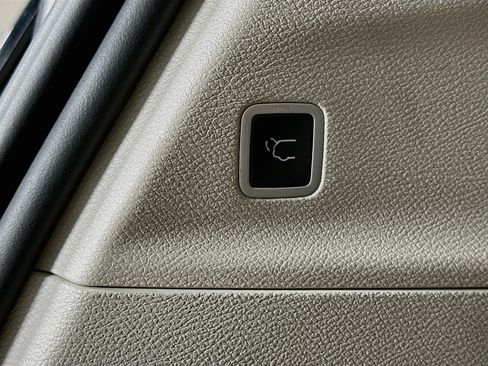 Used 2023 Chrysler Pacifica Touring-L FWD image 29