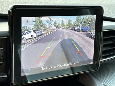 Used 2022 Ford Explorer XLT w/ Equipment Group 202A AWD/4WD image 15