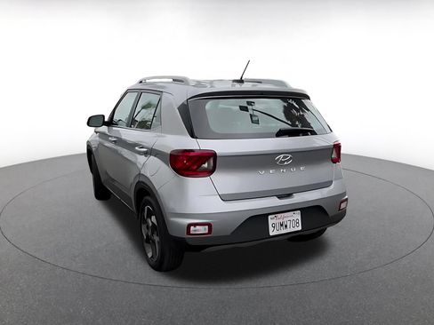 Used 2025 Hyundai Venue SEL FWD image 11