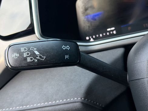 Used 2025 Volkswagen Taos SE image 28