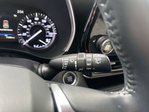 Used 2021 Toyota Highlander XLE image 34