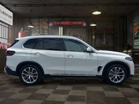 Used 2025 BMW X5 xDrive50e AWD/4WD image 8