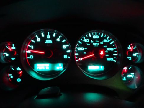 Used 2013 Chevrolet Suburban 2500 image 17