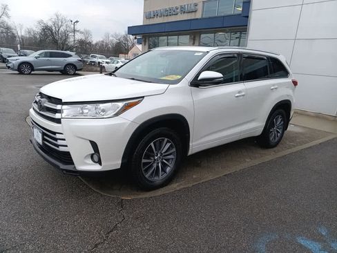 Used 2018 Toyota Highlander XLE image 2