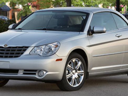 Used 2010 Chrysler Sebring Limited image 1