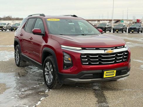 Used 2025 Chevrolet Equinox LT w/ Convenience Package II image 3