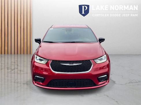 New 2026 Chrysler Pacifica Select FWD image 3