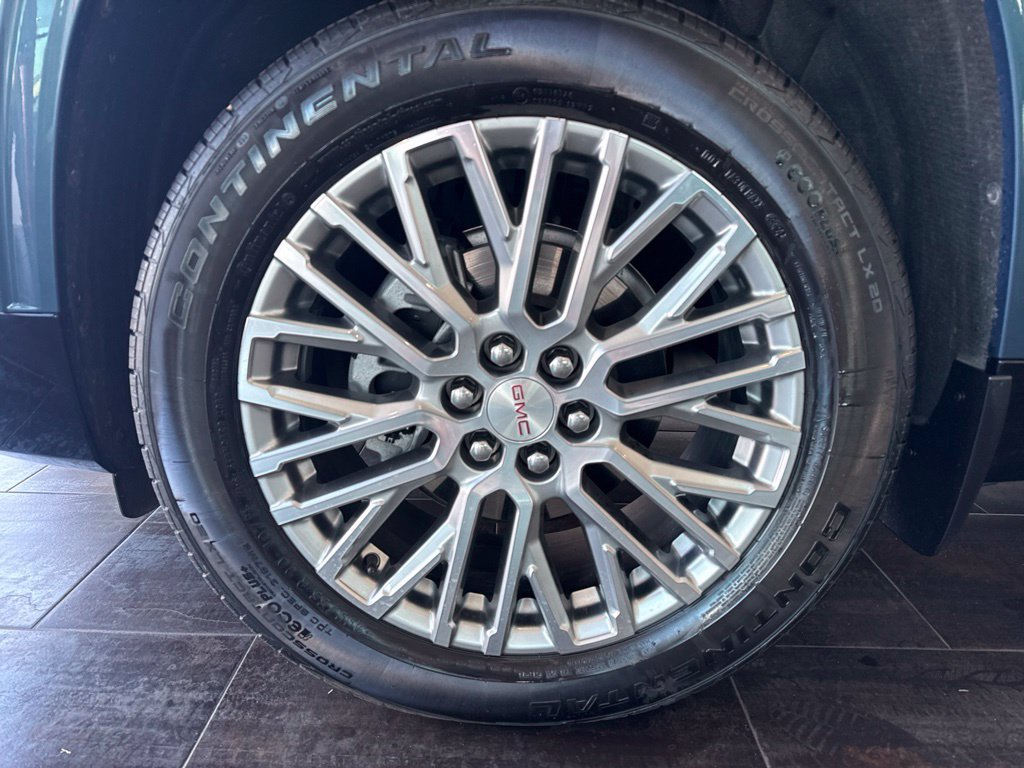 Used 2024 GMC Acadia Denali FWD image 5