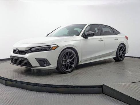 Used 2022 Honda Civic Sport image 2