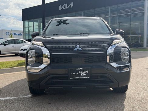 Used 2022 Mitsubishi Outlander ES AWD/4WD image 2