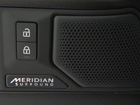 New 2026 Land Rover Defender 110 OCTA image 23