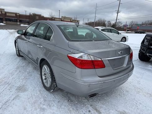Used 2011 Hyundai Genesis 3.8 image 3