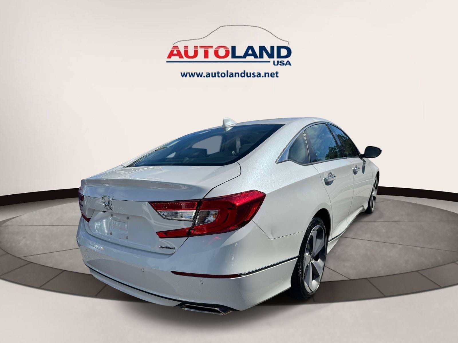 Used 2018 Honda Accord Touring image 3