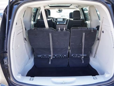 Used 2023 Chrysler Pacifica Limited FWD image 24