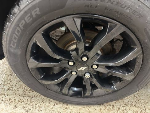 Used 2019 Dodge Durango GT image 35