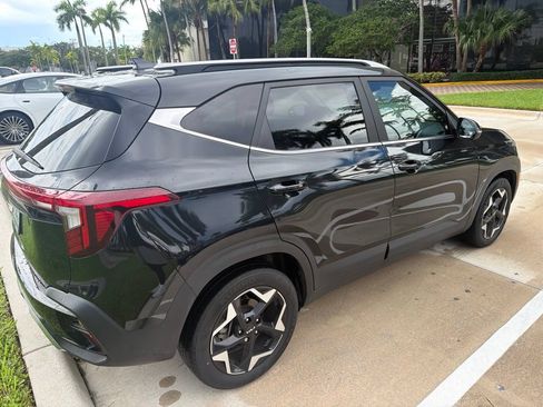 Used 2024 Kia Seltos EX FWD image 10
