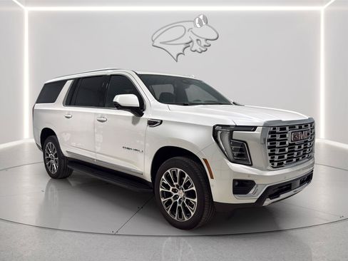 Used 2025 GMC Yukon XL Denali w/ LPO, Floor Liner Package AWD/4WD image 7