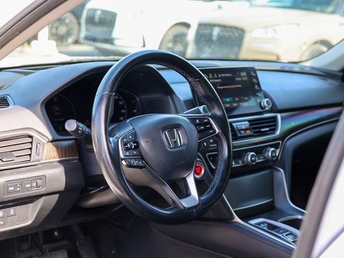 Used 2019 Honda Accord Touring image 31