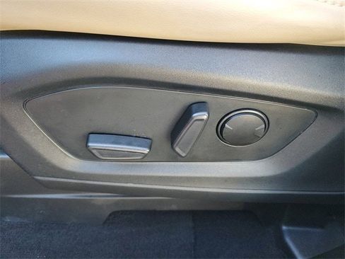 Used 2021 Ford Explorer XLT w/ Equipment Group 202A image 19