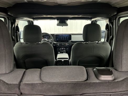 Used 2024 Jeep Wrangler Sport S image 11