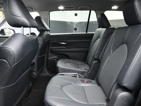 Used 2025 Toyota Grand Highlander XLE image 12