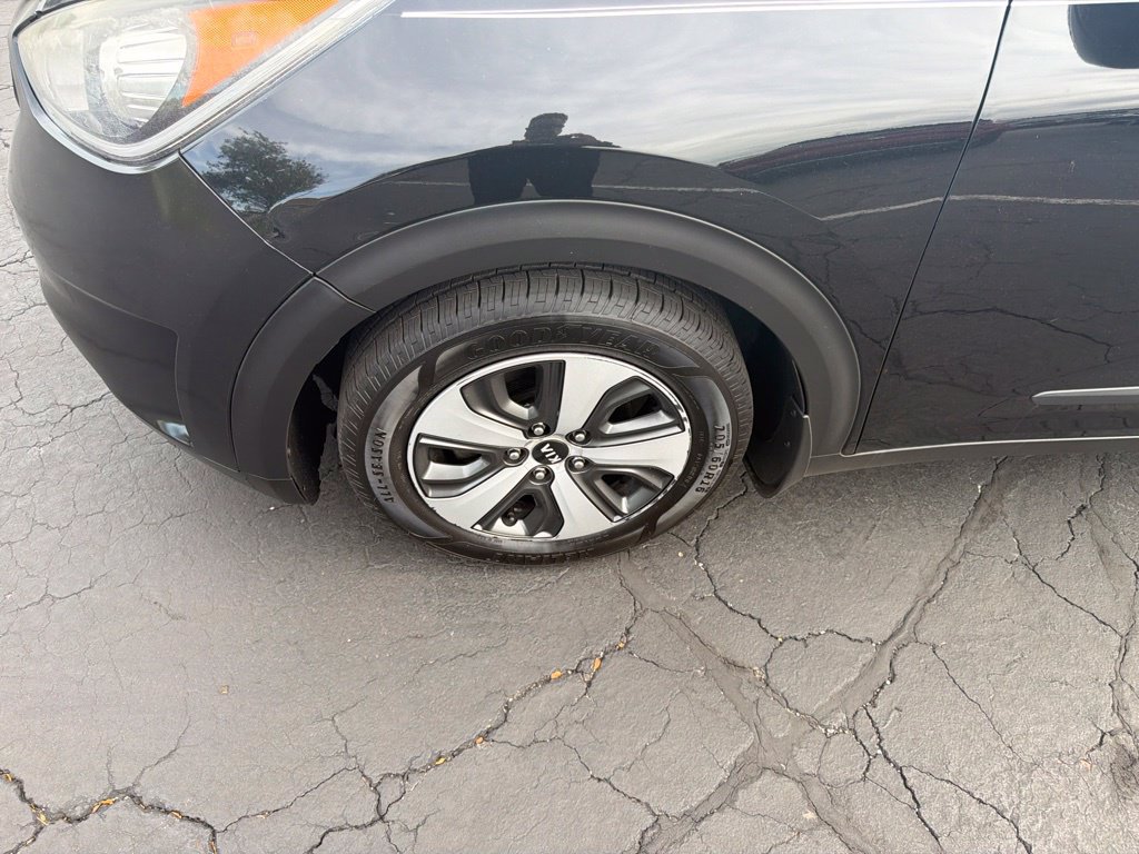Used 2017 Kia Niro LX FWD image 9