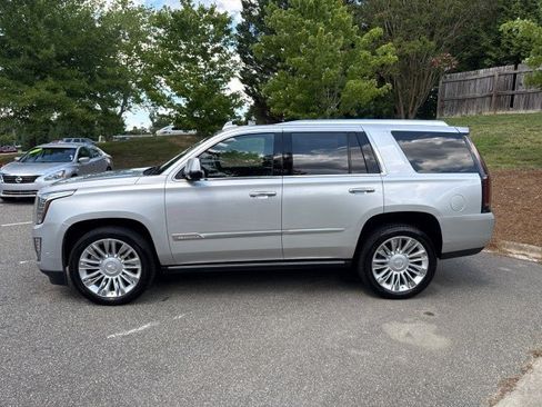 Used 2018 Cadillac Escalade Platinum AWD/4WD image 4