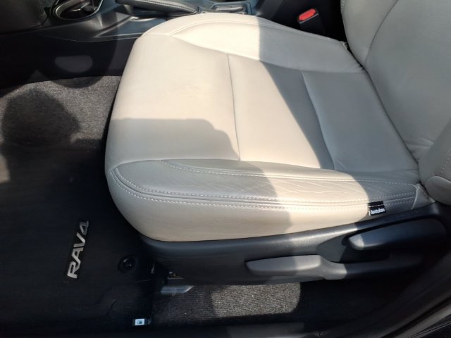 Used 2017 Toyota RAV4 LE FWD image 14