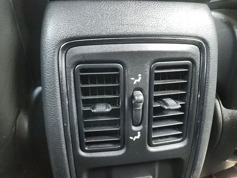 Used 2019 Jeep Grand Cherokee Altitude RWD image 12