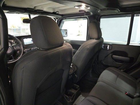 Used 2023 Jeep Gladiator Sport image 8