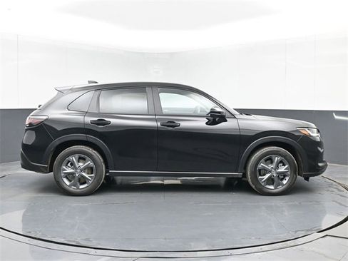 New 2026 Honda HR-V LX image 2