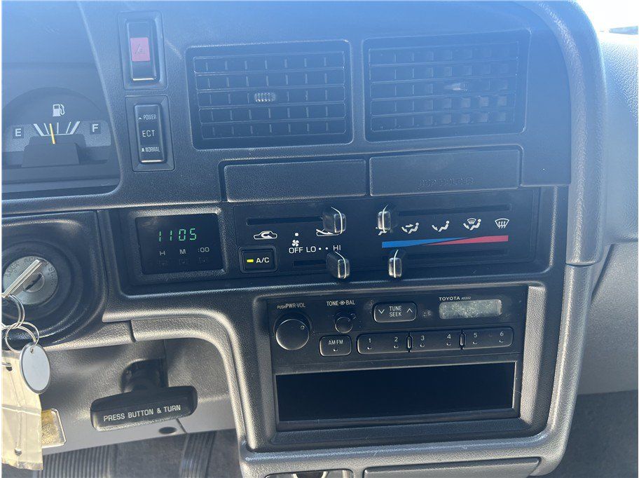 Used 1992 Toyota Pickup Deluxe RWD image 17
