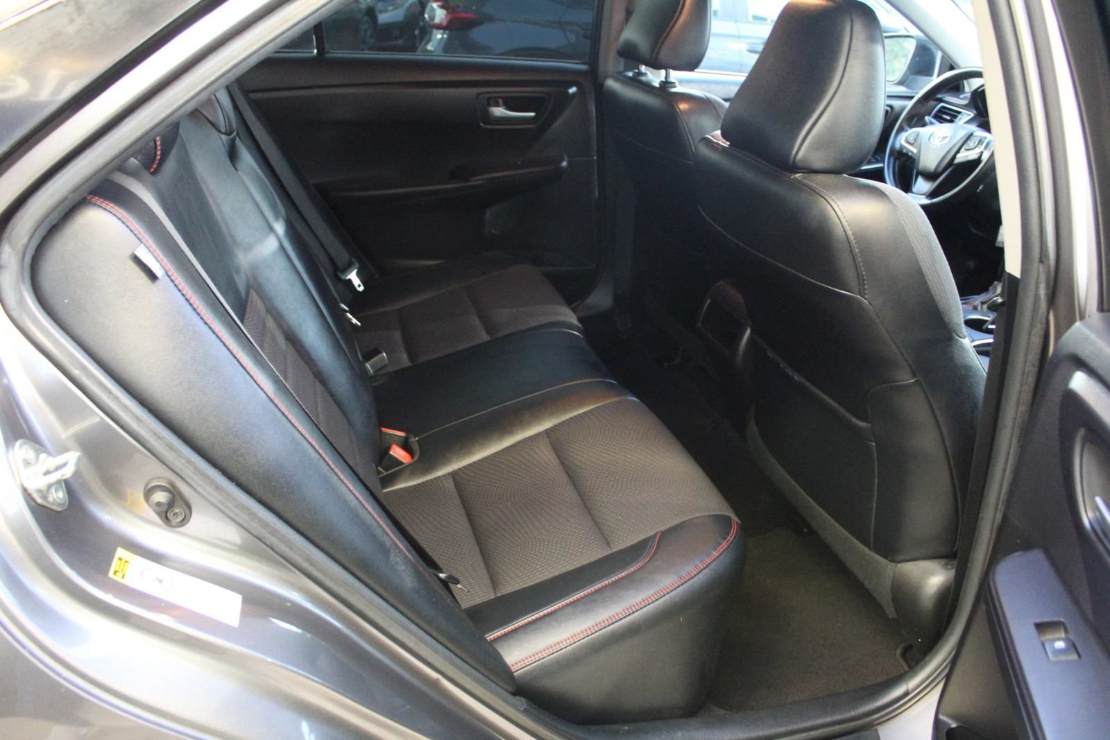 Used 2016 Toyota Camry SE FWD image 10