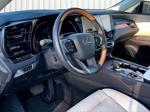 Used 2024 Lexus RX 450h AWD w/ Luxury Package image 4