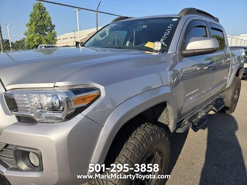 Used 2018 Toyota Tacoma SR5 AWD/4WD image 5
