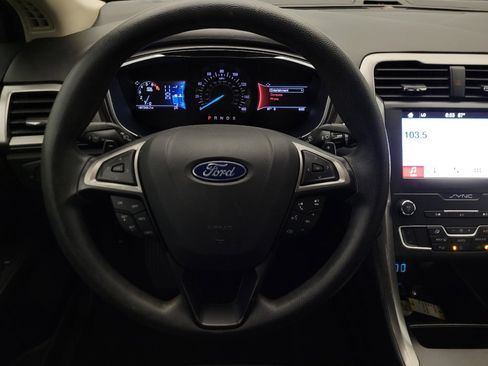 Used 2019 Ford Fusion SE FWD image 22