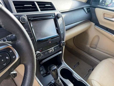 Used 2017 Toyota Camry XLE w/ Moonroof Package FWD image 14
