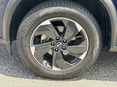 Certified 2024 Nissan Rogue SV FWD image 11