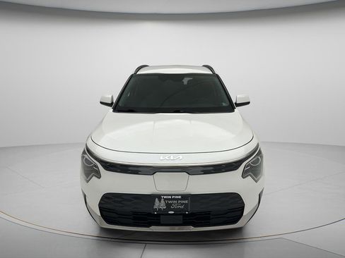Used 2024 Kia Niro Wind w/ Wind Preserve Package FWD image 2
